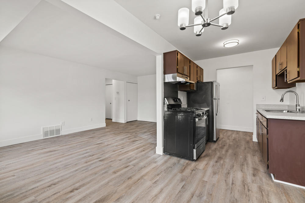 to Newburgh Square Apartments, Apartments for Rent in Westland, MI